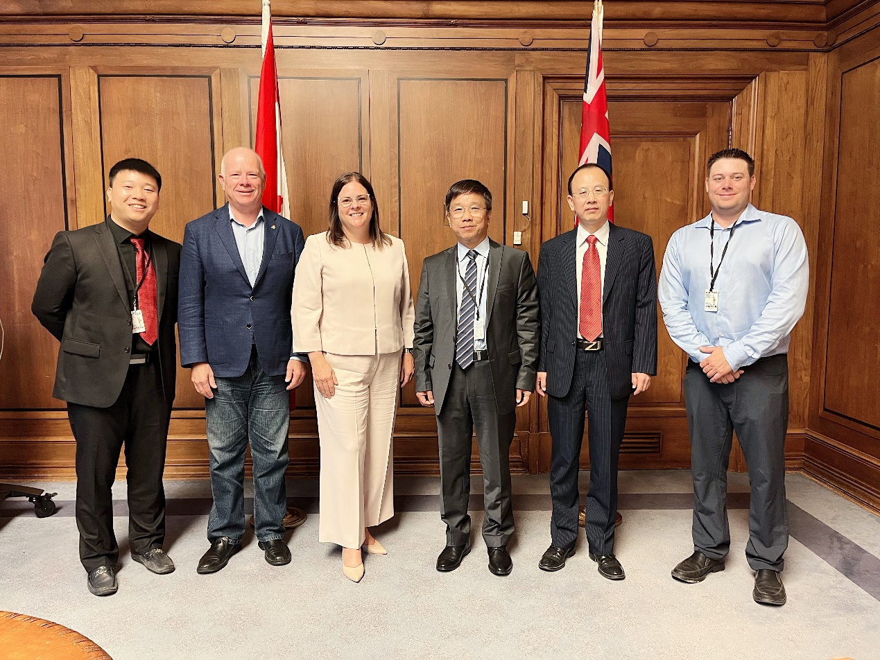 28圈体育集团董事长王平卫拜会加拿大曼尼托巴省省长