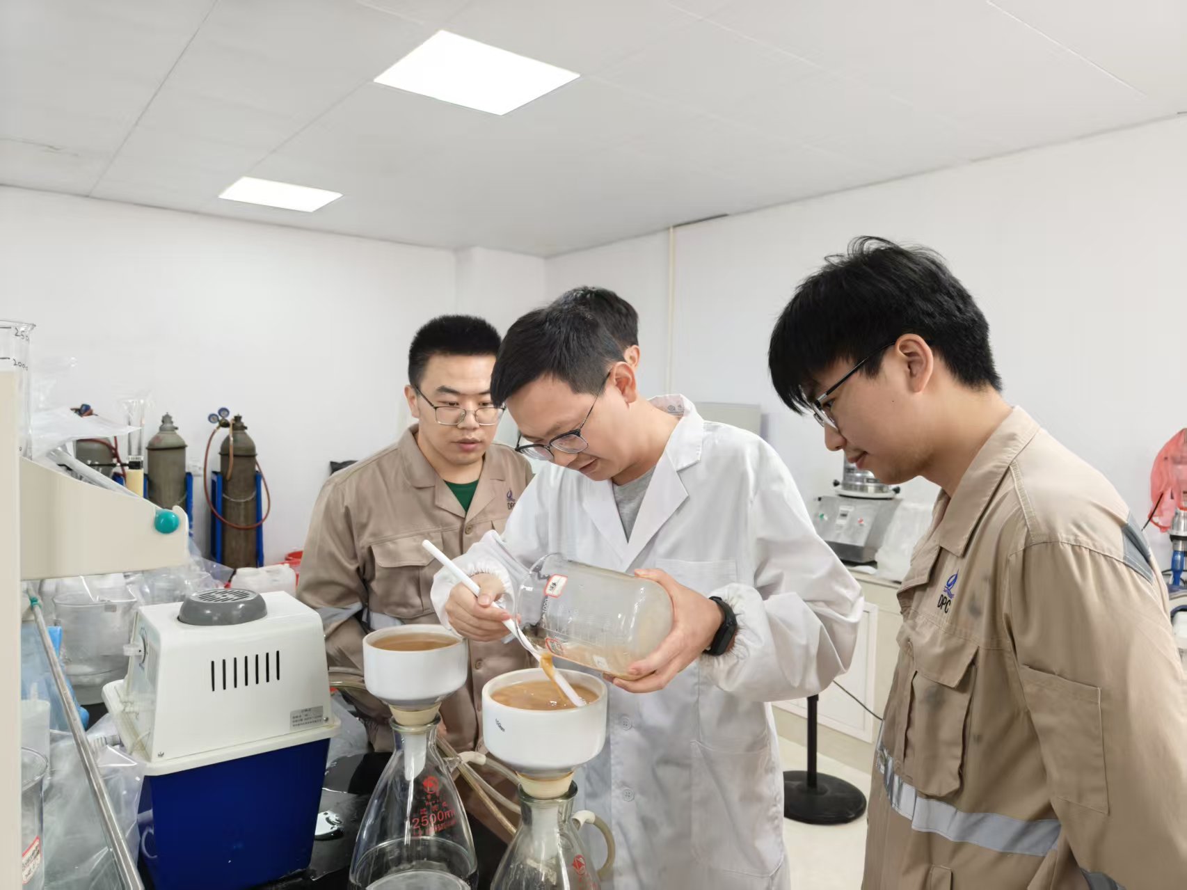 扎根锂业，攻坚路上让“锂”想花开｜28圈体育锂业研发部90后工程师徐苗